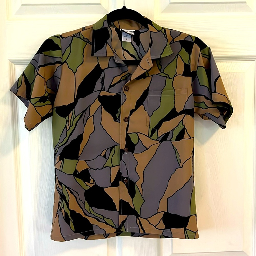 Boy’s  Manuhealii button down shirt. Size L. Brown, gray, army green & black